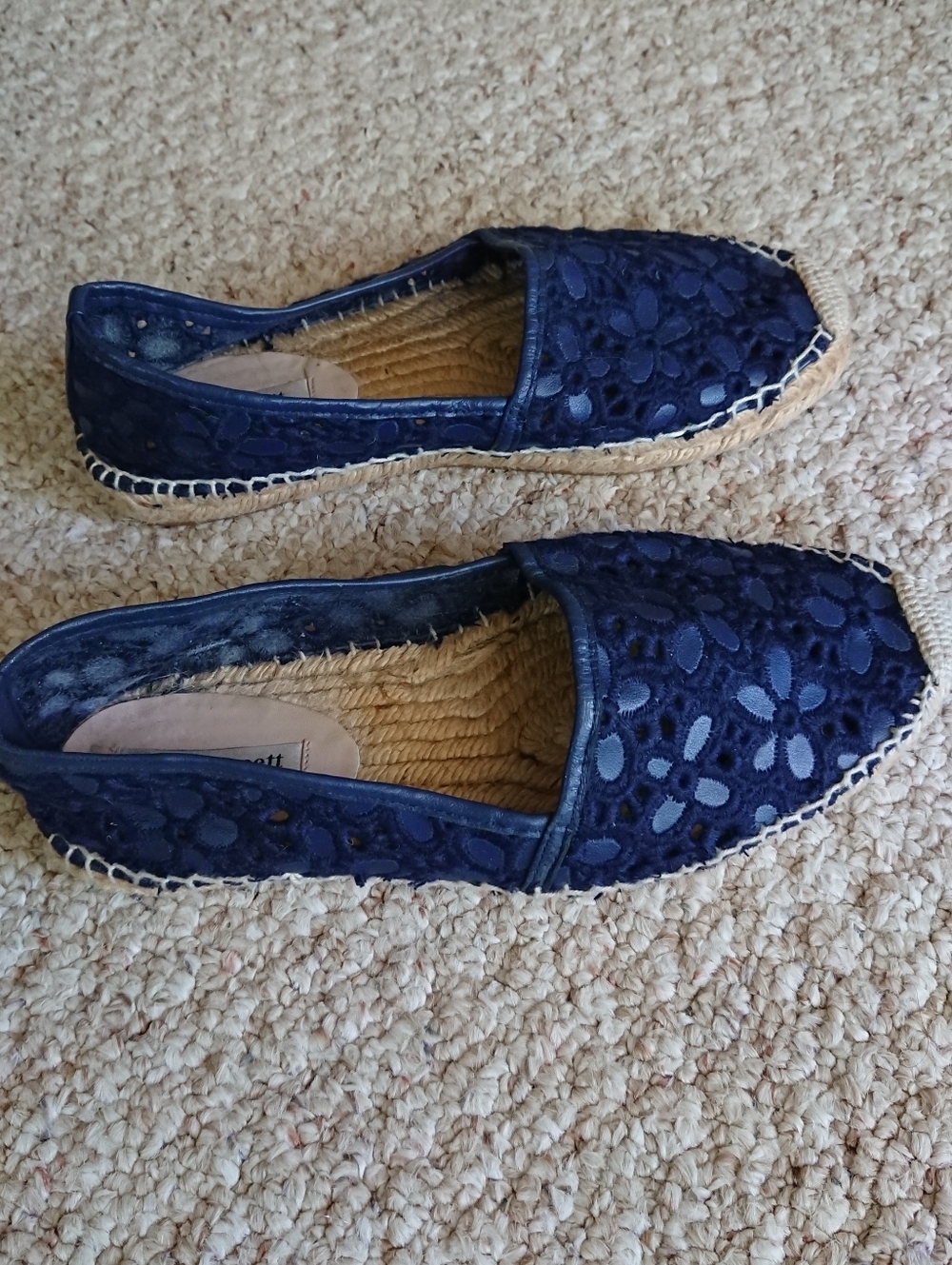 L.K. Bennett navy color Broderie Angaise Floral espadrille slip-on shoes sz 7.5
